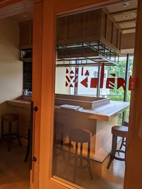 アルザスの街並みを落とし込んだ店内