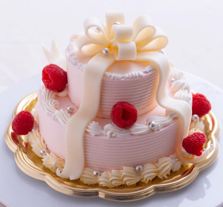 ご要望に応じ創作アニバーサリーケーキを♡