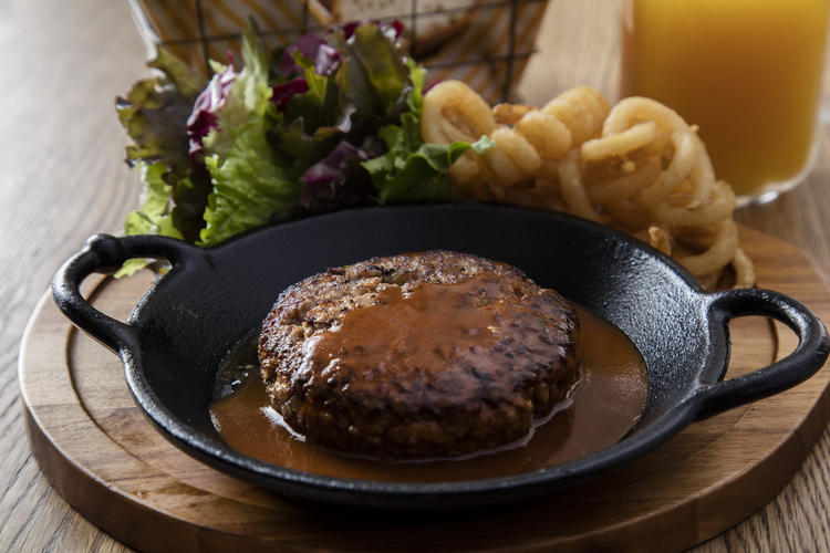 100%!!BEEFの自家製ハンバーグ