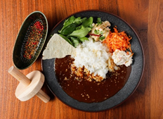 地元企業とコラボ開発したカレー