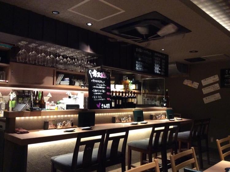 落ち着いた店内は利用シーンが様々です!