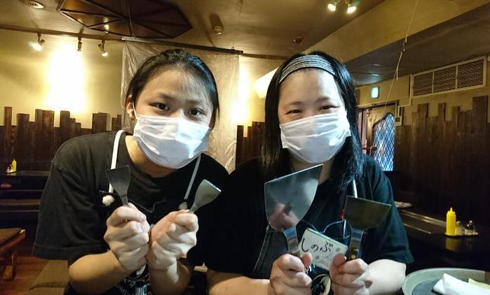 仕事中マスク着用!優しい先輩が仕事を伝授