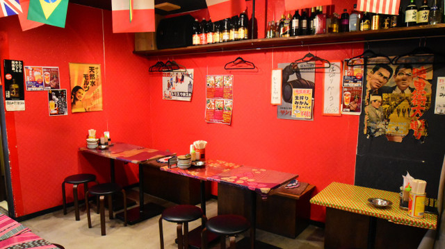 明るい雰囲気の店内が特徴です!