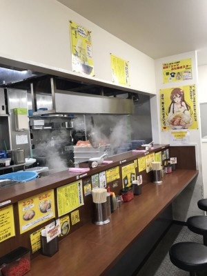 店内は白をベースに明るい店内