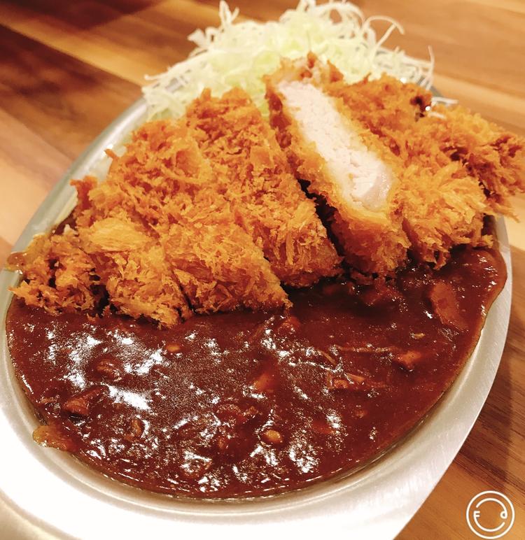 豚カツはシッカリと200gもあります