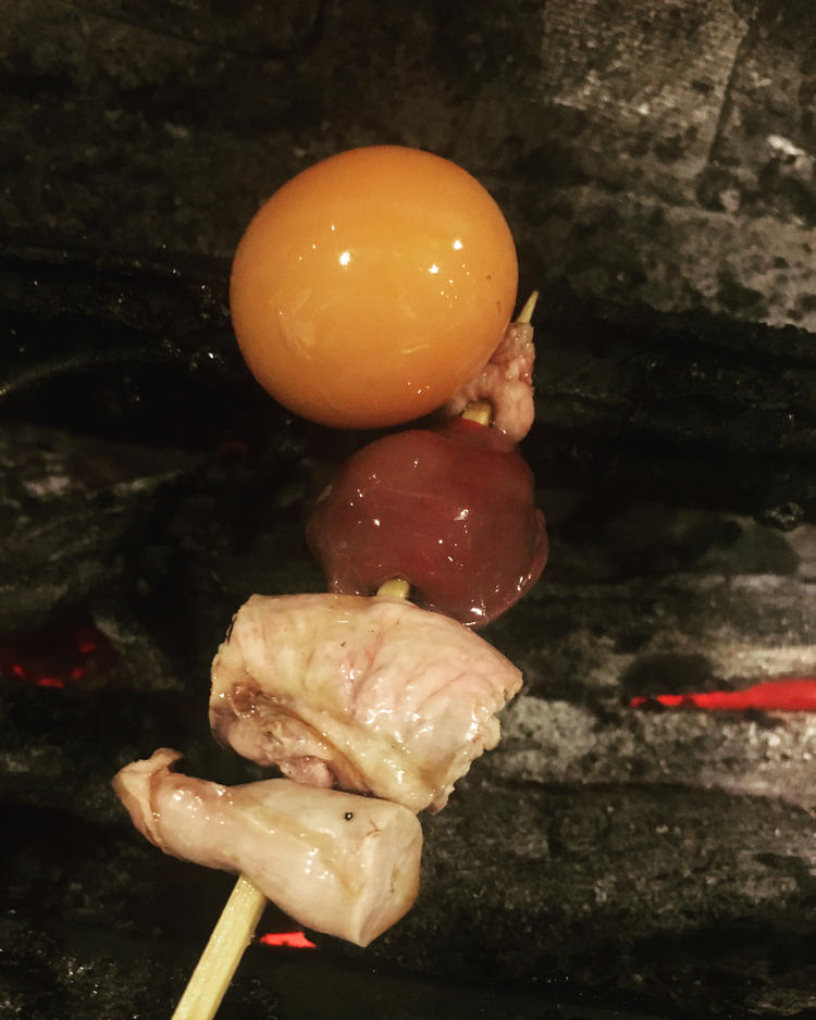 西麻布鳥よし出身ですのでちょうちんもあり