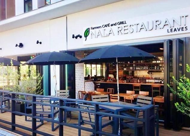 テラス席もあって100席以上の大きなお店