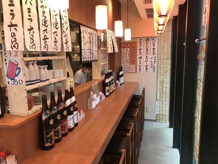 常連さんたちが集うカウンター席♫