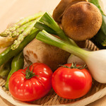 全国各地から新鮮な野菜も仕入れています