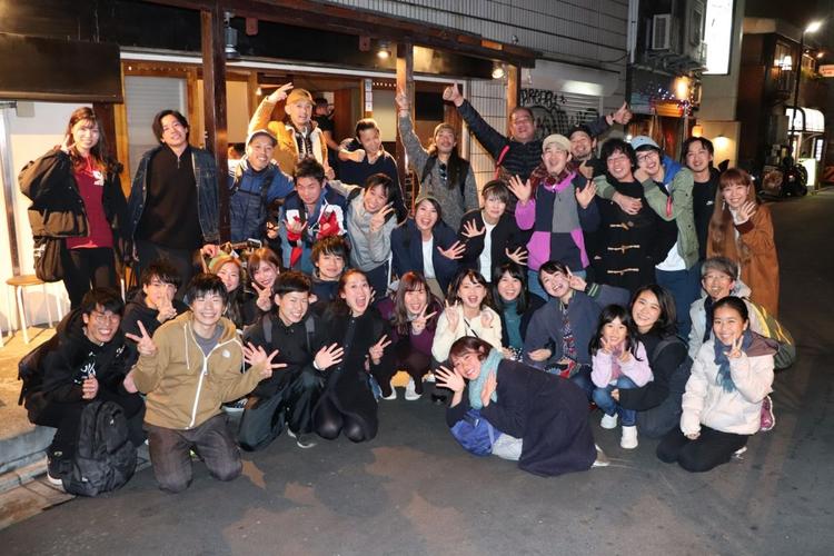 社レクの最後に飲んで騒いで、ハイポーズ!