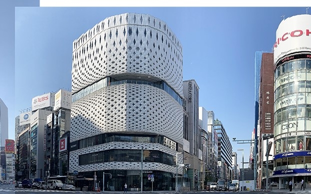 銀座4丁目交差点に面した立地
