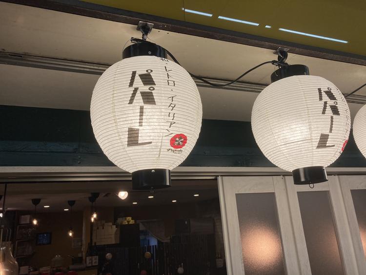 外の提灯