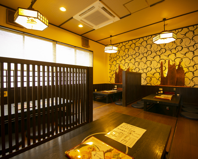 和を基調とした落ち着いた店内