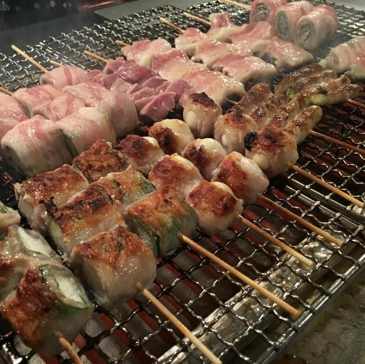 野菜巻きの串打ちから焼きまで習得できます