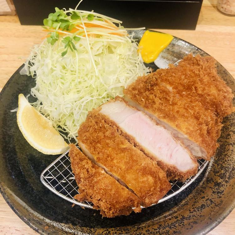 ブランド豚を月替りで提供♪