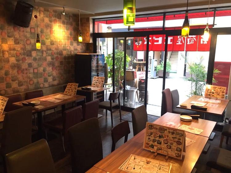 斜め向かいはジビエバルの姉妹店。