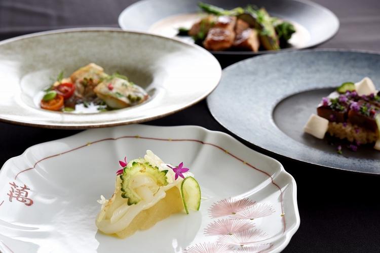 シンプルでありながら彩りが美しい料理