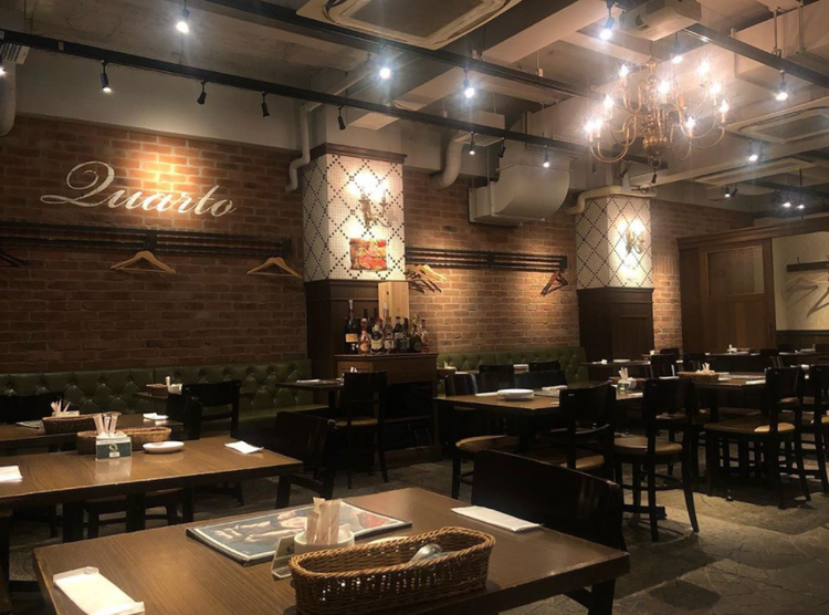 カジュアルクラシックな店内。