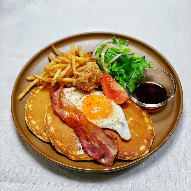 ランチは食事系のパンケーキやホットサンド