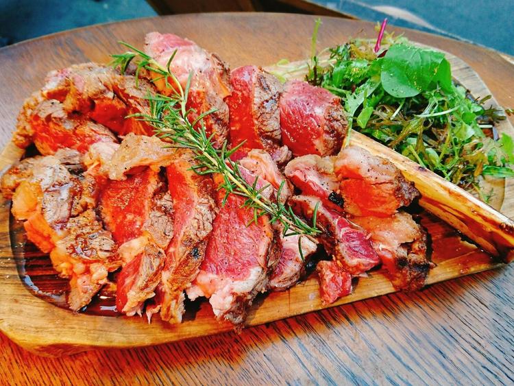 グリル料理がウリのバルです!