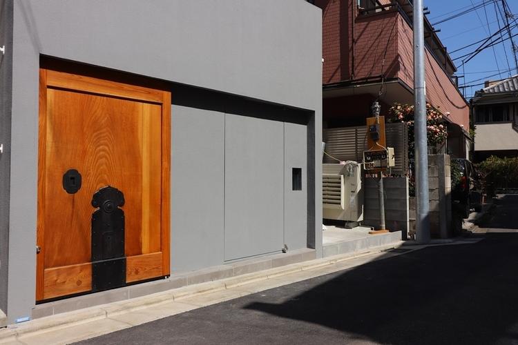 路地裏に佇む隠れ家な店