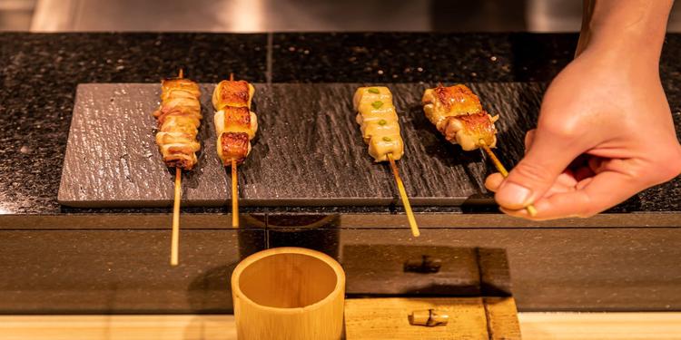 職人の熟練された技による焼き鳥