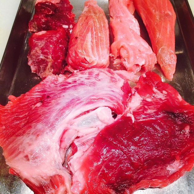 鮪の希少部位、ほほ肉・脳天も仕入れます