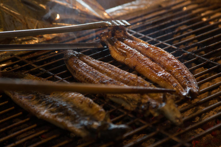 炭火焼のウナギは絶妙な焼き色と香りが特徴