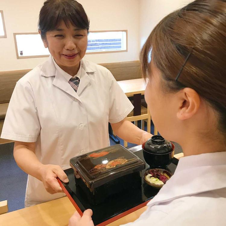 未経験からうなぎを扱う技術を学べます◎