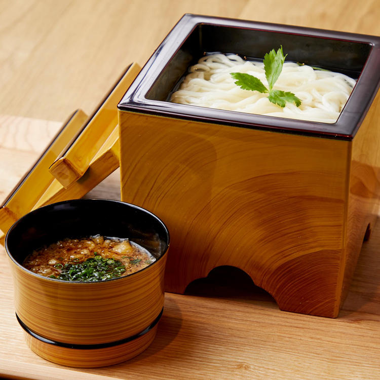 麺、つけ汁にこだわった 益うどん