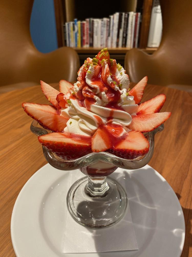 季節限定のいちごパフェ!