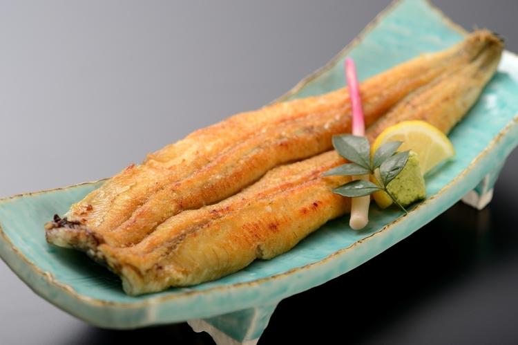 高温の炭火で一気に焼いたうなぎは絶品★