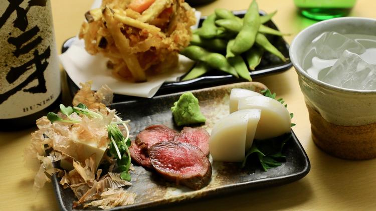 夜は蕎麦居酒屋として賑わいます◎