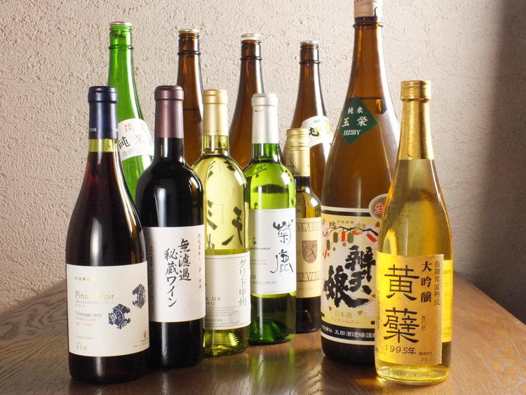 利き酒師でもある店主が厳選するお酒の数々