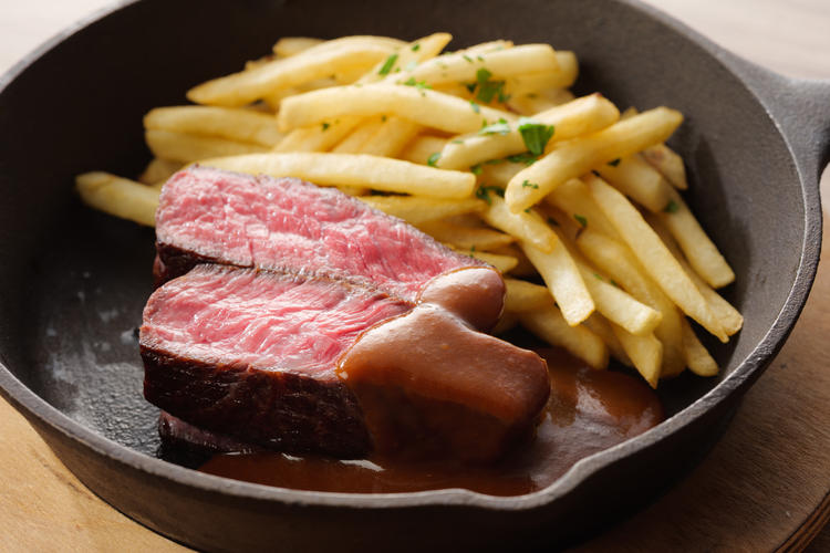 肉の老舗スギモトプロデュースの肉料理