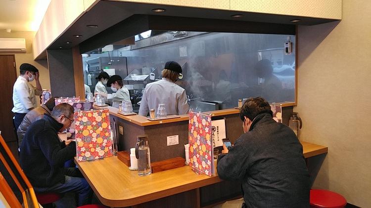 「丸にたちばな」店内