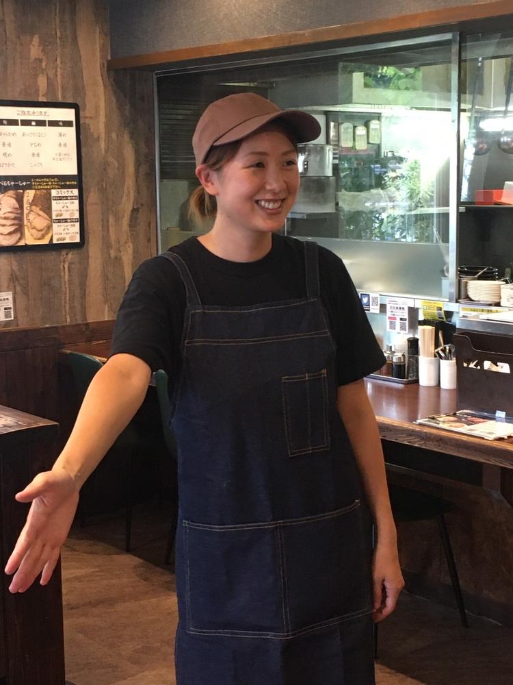 店舗によって制服を変えています。