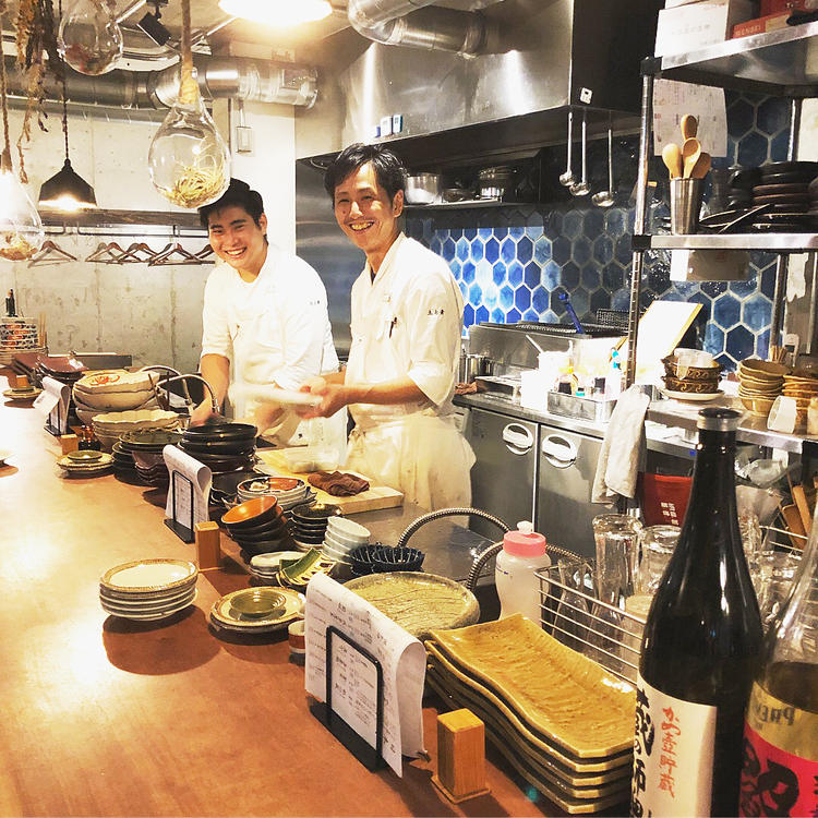 明るい雰囲気で営業を迎えます。