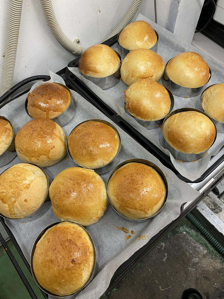 毎朝自家製バンズ焼いてます