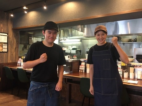 店舗によって制服を変えています。