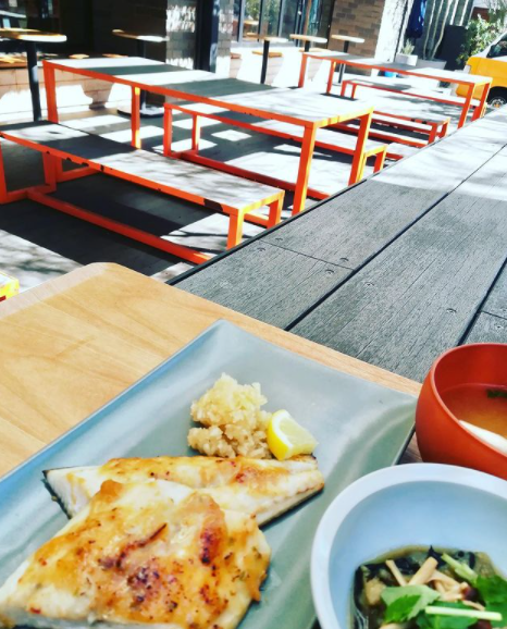 晴れた日はテラスがとても気持ちよい店舗