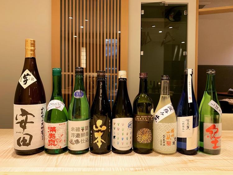 カウンターと日本酒