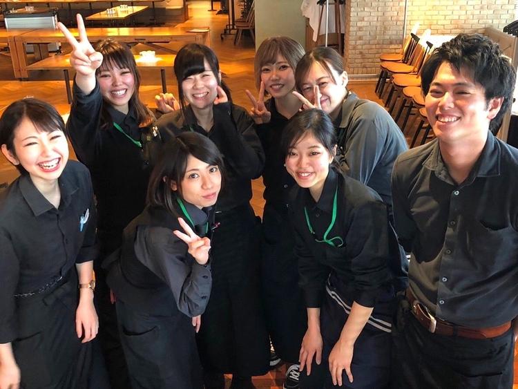 東京のスタッフたち。いつも楽しそうです♪