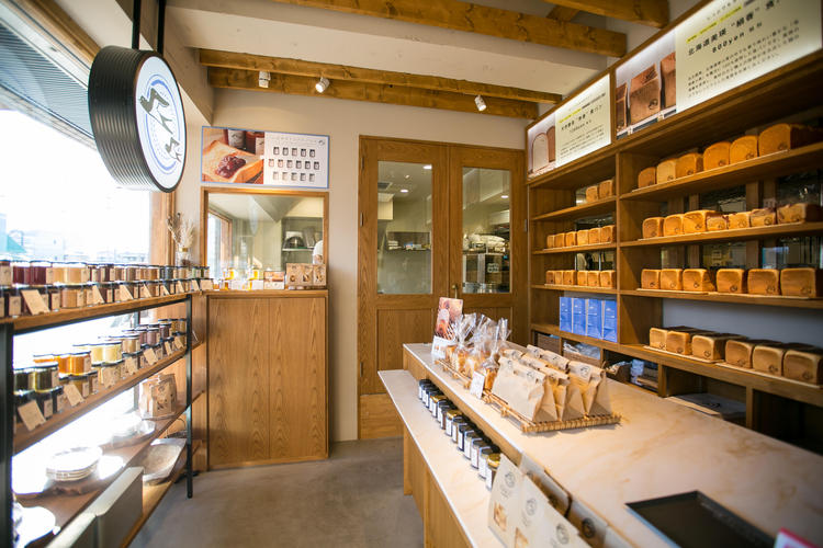 天然酵母の食パン専門店 つばめパン&Milk 名駅店