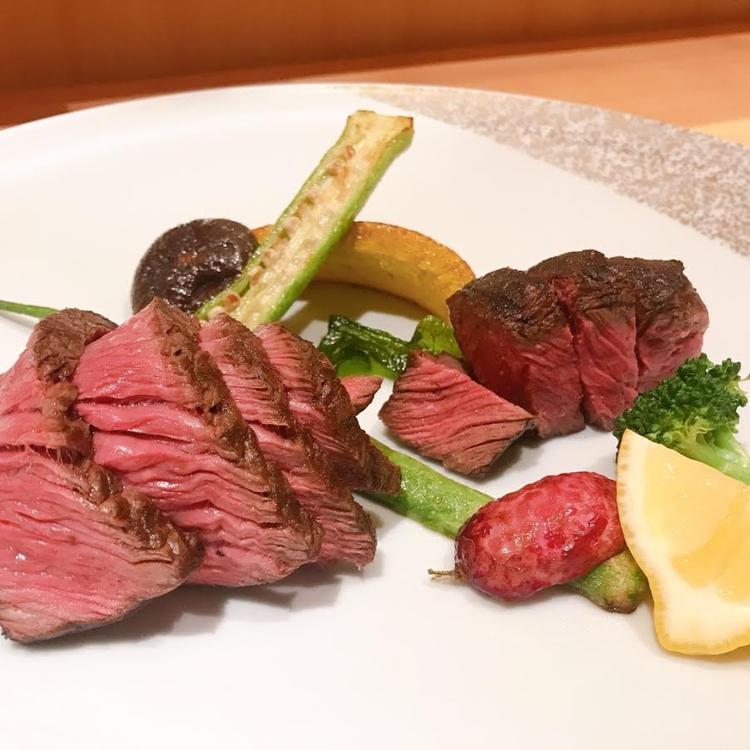 厚切のお肉を絶妙な焼き具合に仕上げます