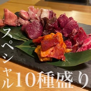 商品開発も店員で協議して決定します