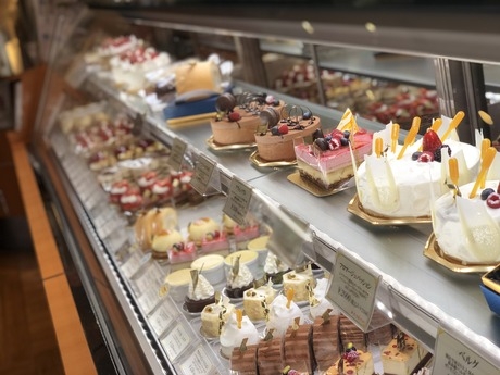 様々な種類のケーキがあります♪