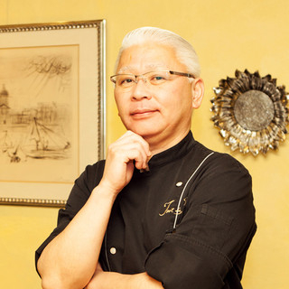 須本一信シェフ
