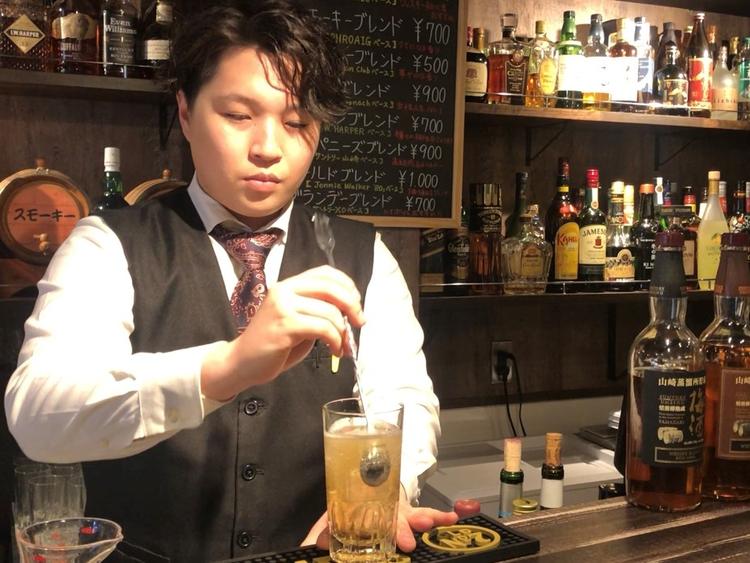 カウンターメインの立ち飲みスタイル◎
