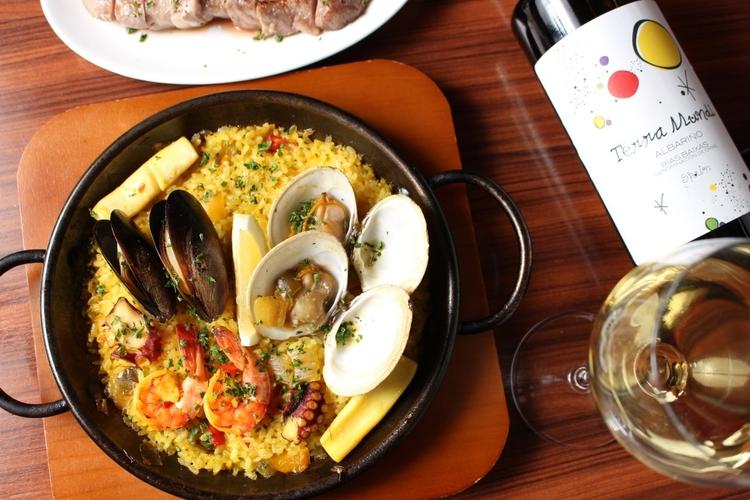 パエリアが自慢のスペインバル